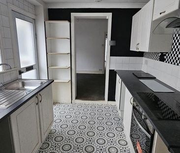 3 bedroom terraced house to rent - Photo 4