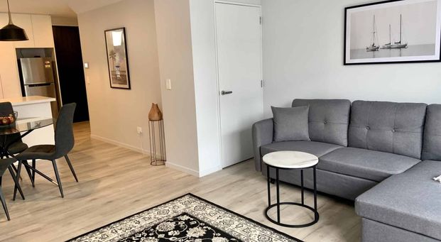 EXECUTIVE FULLY FURNISHED TOWNHOUSE IN EXCELLENT LOCATION! - Photo 1