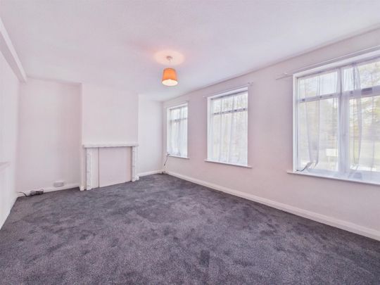 3 BED Apartment To rent - Photo 1