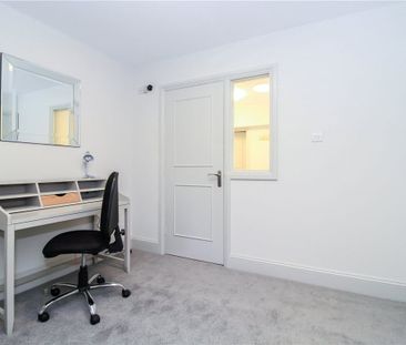 * GAS & ELECTRIC INCLUDED IN RENT* A stylish two bedroom ground flo... - Photo 5