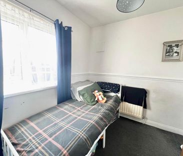 3 bedroom semi-detached house to rent - Photo 4