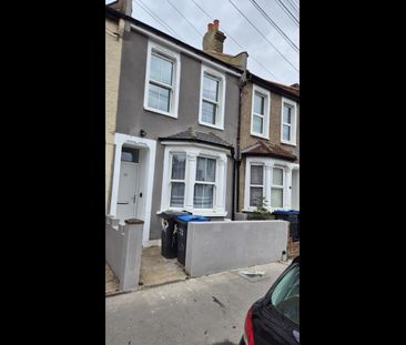 5 Bed Terraced House, Lakehall Road, CR7 - Photo 2