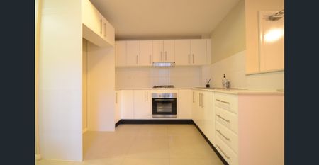 2 BEDROOM GARDEN APARTMENT! - Photo 2