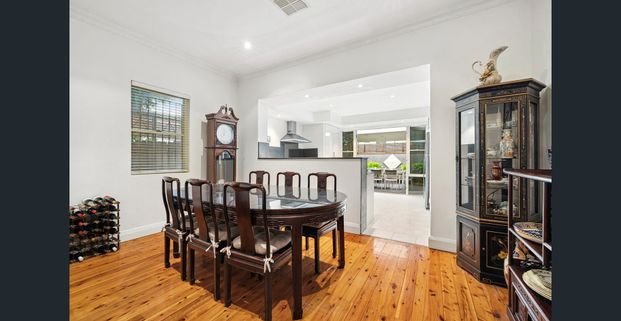 A Renovated 1950s Classic With Double Parking - Photo 1