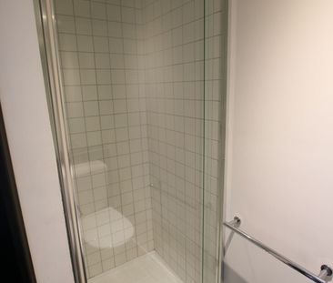 Stylish Studio Apartment- STUDENTS ONLY - Photo 4