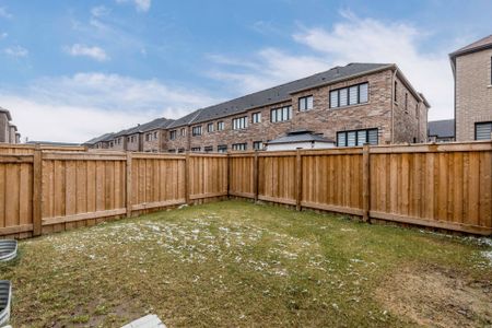 For Lease - 147 Landolfi Way, Bradford West Gwillimbury, Ontario - Photo 5