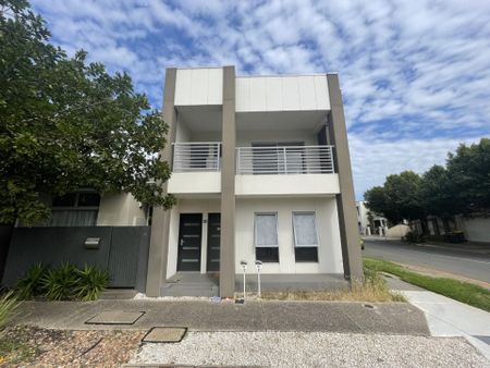 2 Bedroom Apartment in Highly Sought after Location - Photo 2