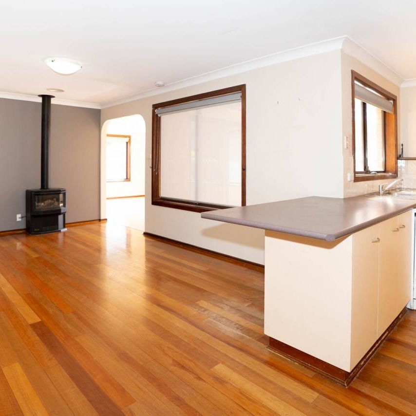 SPACIOUS LIVING AT 13 JEEBA PLACE - Photo 1