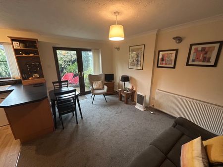 2 bedroom semi-detached house to rent - Photo 5
