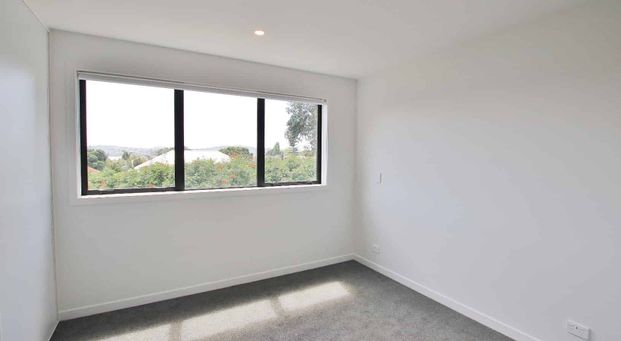 Stylish, Brand New Townhouse in Mangere Bridge - Photo 1