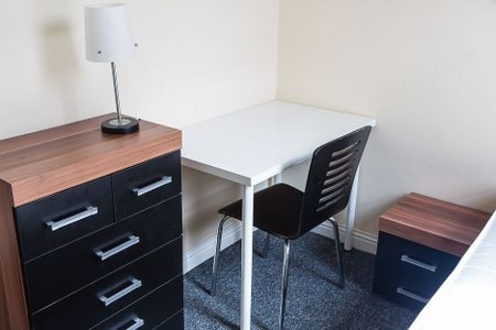 Elizabeth Street, Hyde Park, Leeds - Photo 5