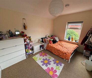 2 Bedroom Flat / Apartment - Cambridge Road, Southampton - Photo 5