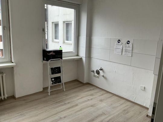 Schicke 2-Zimmer-Wohnung mit neuem Laminatboden in Hagen Zentrum! - Photo 1