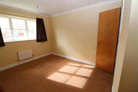 4 bedroom semi-detached house to rent - Photo 5