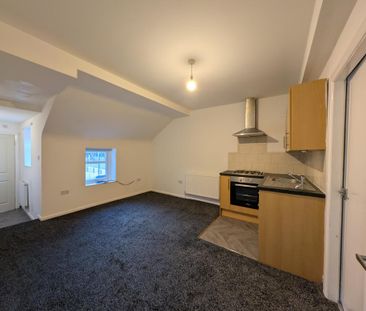 2 bedroom flat to rent - Photo 2