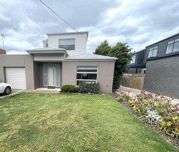 MODERN TWO STOREY TOWNHOUSE - Photo 4