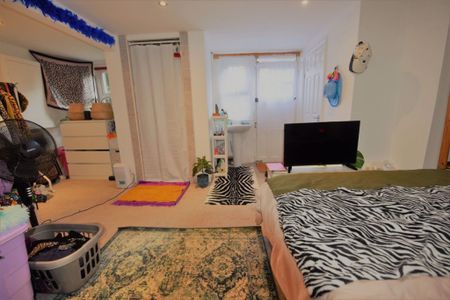 3 bedroom House in Beechwood Avenue, Leeds - Photo 3