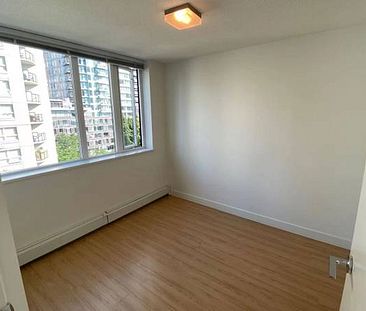 Downtown 1 Bedroom + 1 Den at The Rolston! Parking included! - Photo 1