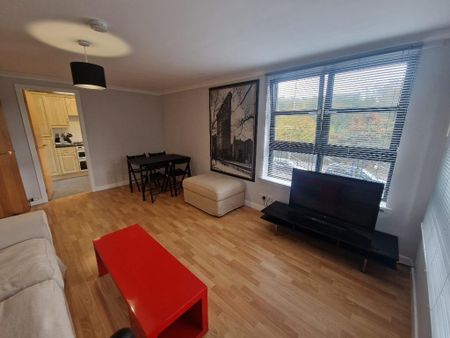 2 bedroom flat to rent - Photo 2