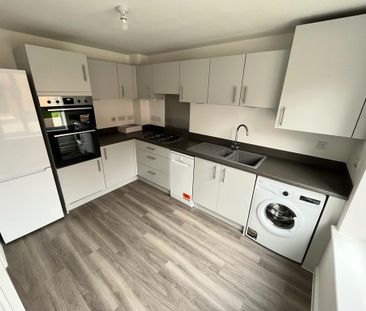 3 bedroom semi-detached house to rent - Photo 1