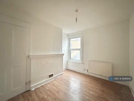 3 bedroom end of terrace house to rent - Photo 5