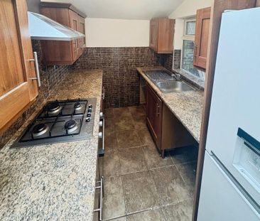 2 bedroom end of terrace house to rent - Photo 3