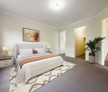 Large-Scale, Five Bedroom, Family Home with Swimming Pool - Photo 6