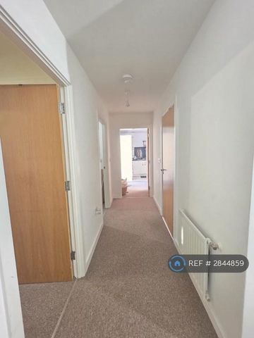 2 bedroom flat to rent - Photo 3