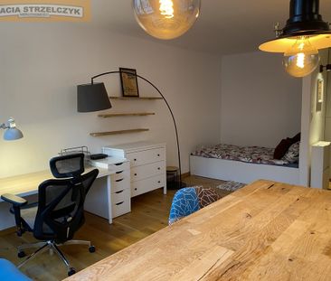 Umeblowana kawalerka przy ul. Trębackiej, tuż przy Krakowskim Przed... - Photo 1