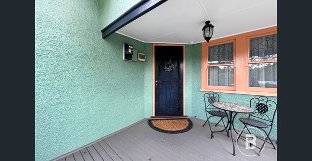 Charming French Cottage-Inspired Home with Beautiful Gardens- Fully Furnished & Includes Gardener - Photo 1