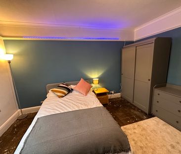 6 bedroom house - Photo 1