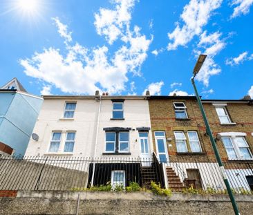 2 bedroom terraced house to rent - Photo 4