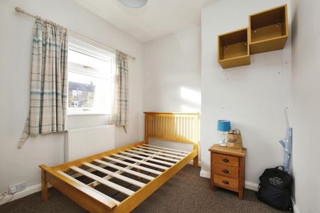 3 bedroom terraced house to rent - Photo 2