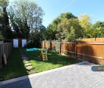 3 bedroom end of terrace house to rent - Photo 3