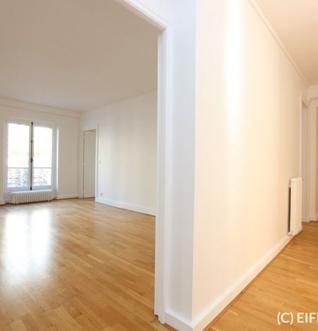 Appartement • Saint Philippe du Roule - Photo 2