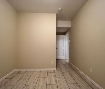 2 bed/1 bath Suite w/ Exclusive Use of Yard - Photo 3