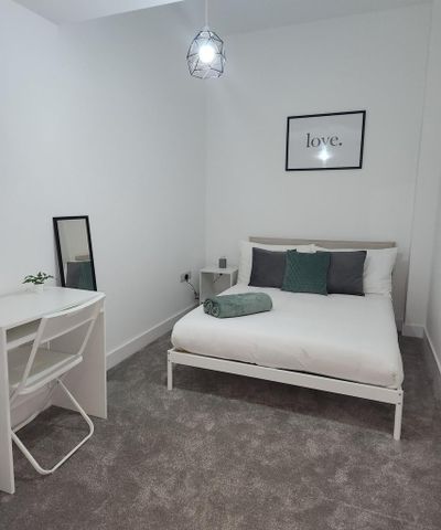 3 bedroom flat to rent - Photo 5