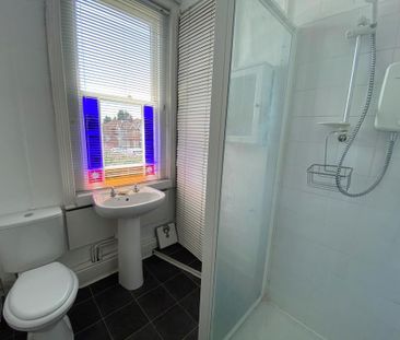 3 bedroom flat to rent - Photo 4