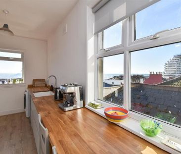 4 bedroom flat to rent - Photo 3