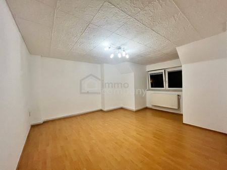 HIER KÖNNEN SIE SOFORT EINZIEHEN – Dachgeschosswohnung mit 3 Zimmer - Photo 3