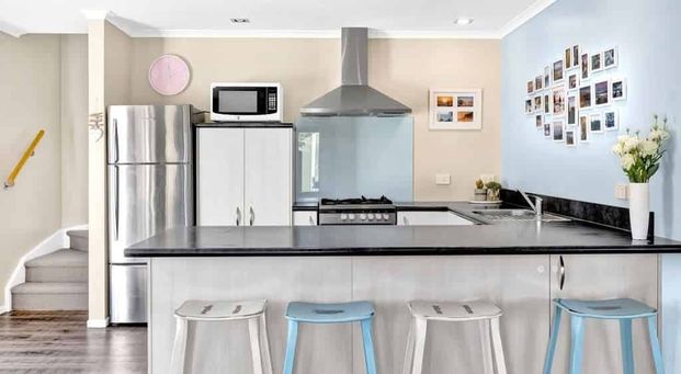 Private, Modern & Warm with Stunning Mountain View - Photo 1