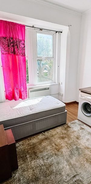 Studio Flat, Croydon Road, SE20 - Photo 1