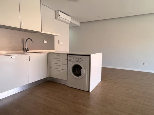Soalheiro apartamento renovado, em frente à praia, na Parede. - Photo 1