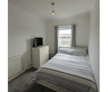 4 bedroom terraced house to rent - Photo 6