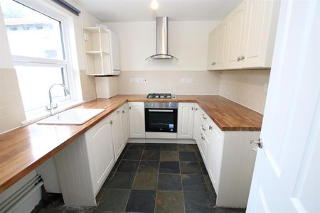 3 bed End of Terrace House for let - Photo 5