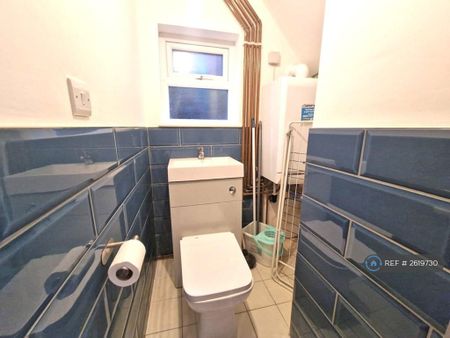 3 bedroom semi-detached house to rent - Photo 5