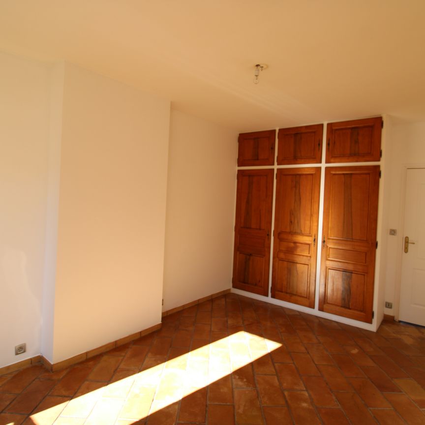 Location Appartement 3 pièces 81m² HYERES 83400 - Photo 1