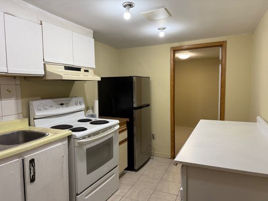 For Lease - 14 Richardson Drive Unit# Bsmt, Aurora, Ontario - Photo 1