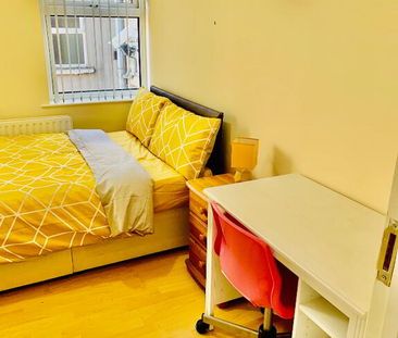 Wolseley Street, Room 2, All Utility Bills Included, Belfast, BT7 1LG - Photo 4