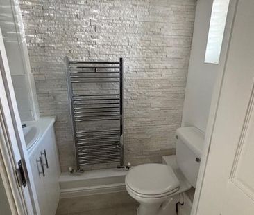 2 bedroom end of terrace house to rent - Photo 5